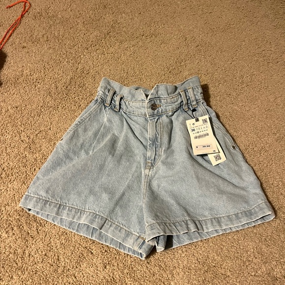 Zara Light Blue Denim high waisted Shorts never worn (**DOES NOT COME WITH BELT) - Picture 3 of 6